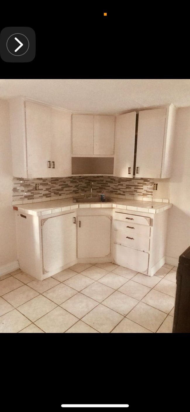 Photo - 223 W McGee St