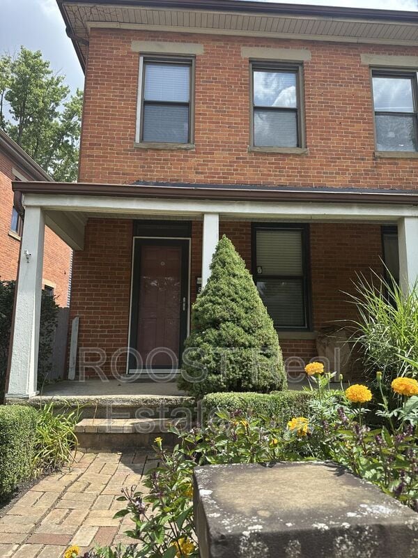 Building Photo - 820 Summit St Rental
