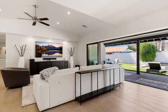 Building Photo - 8372 E San Salvador Dr