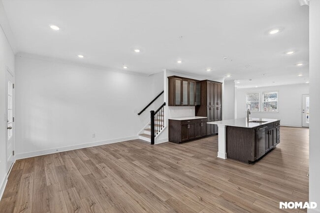 Photo - 811 Atkins Ln