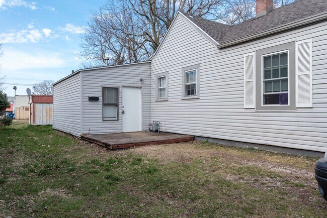 1441 E McDaniel St Unit B