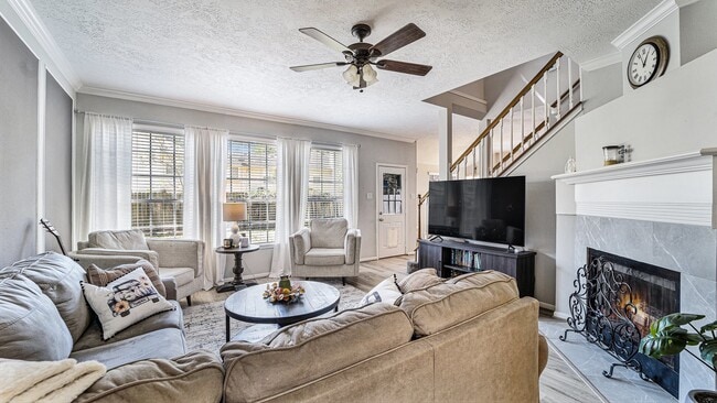 Photo - 16215 Cairngorm Ave