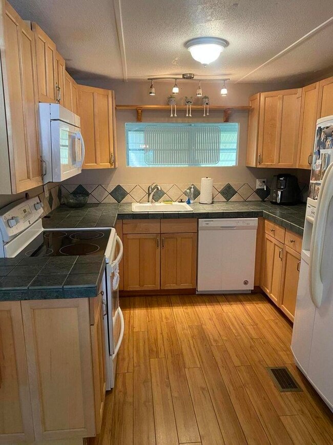 Photo - 17 Madrid Ln