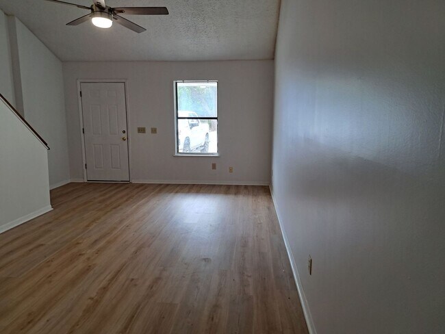 Photo - 12 Alma Ave Unidad 12 Alma Ave, #C