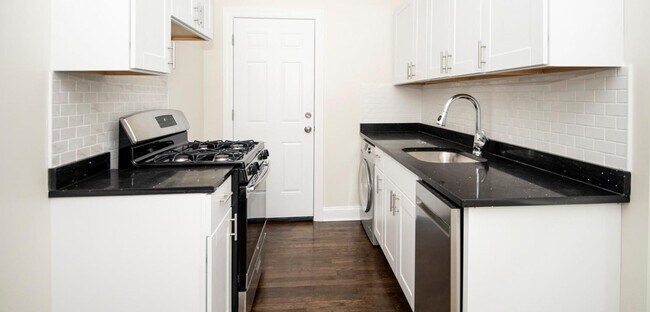 Photo - 3815 N Greenview Ave