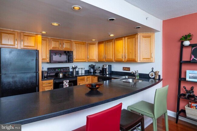 Building Photo - 2001 Hamilton St Unit 925