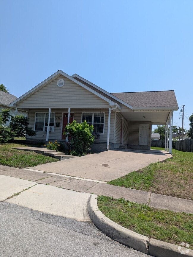 Building Photo - FOR RENT – Gorgeous 3 Bed, 2 Bath Home in ...