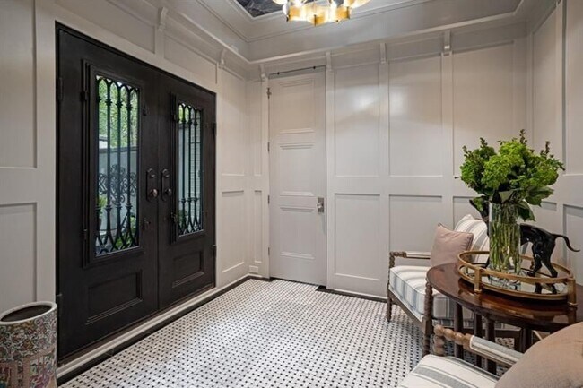 Photo - 407 8th St NE