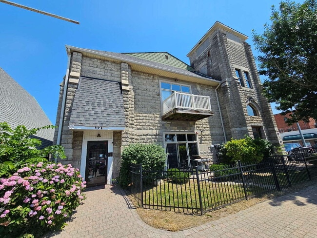Building Photo - Unique 2 Bedroom Downtown Mount Clemens Loft with Updated Kitchen, Spacious Living Room, Balcony ... Unit 5