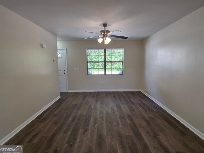 Photo - 113 Towne Pk E Dr