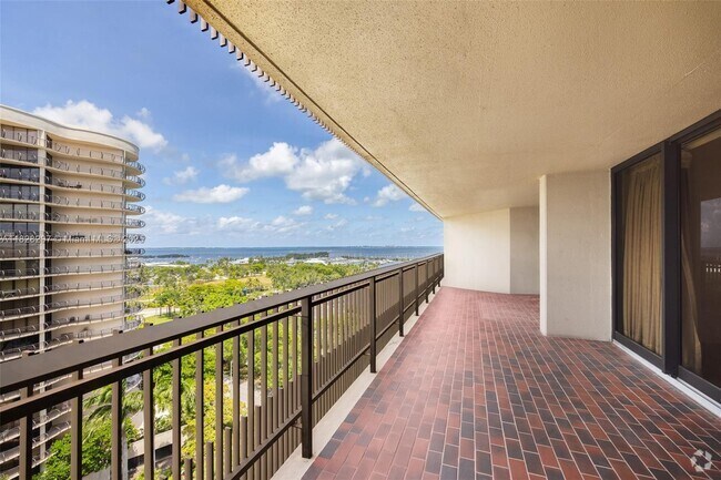 Building Photo - 2901 S Bayshore Dr Unit 13A Rental