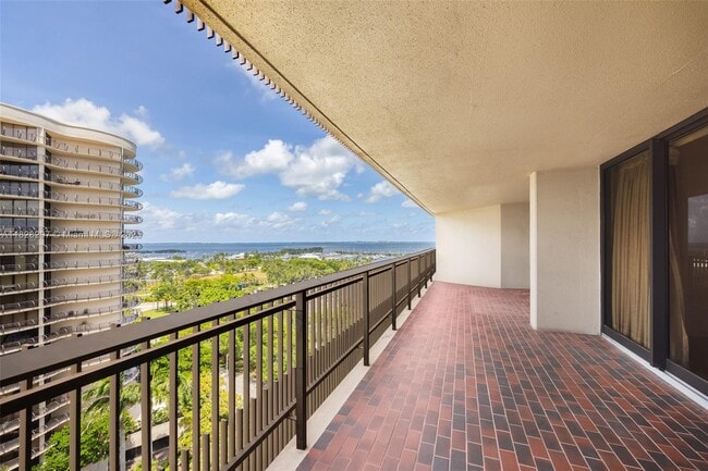 Building Photo - 2901 S Bayshore Dr Unit 13A Rental