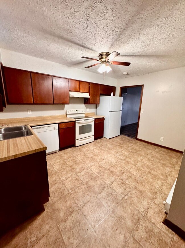 Photo - 4648 Forest Ridge Dr Unit 4648 Forest Ridge A