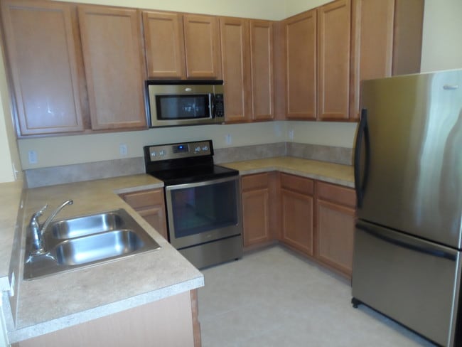 Kitchen - 575 Oakleaf Plantation Pky