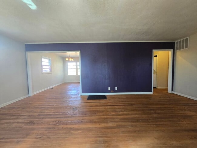 Photo - 3 Bedroom 2 Bath home in Shawnee!