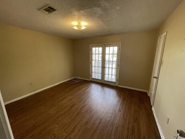 1643 Cedar Lake Dr Unit D