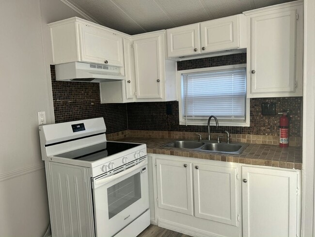 Photo - 6105 Land O' Lakes Blvd