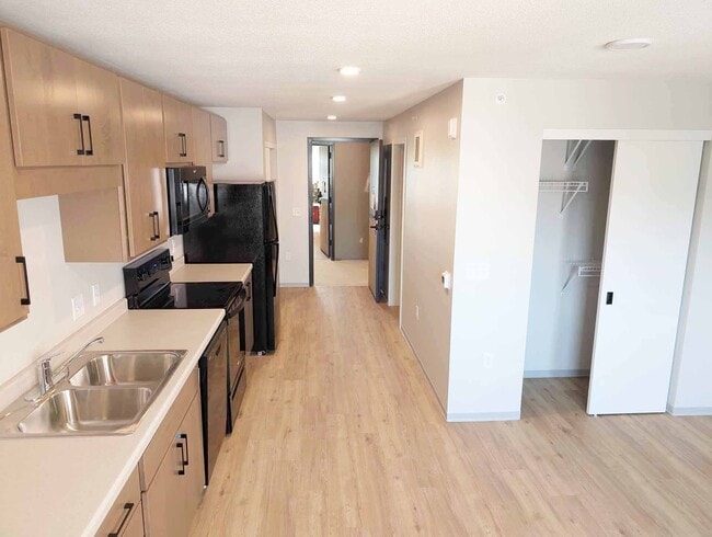 Photo - Lakefield Apartments