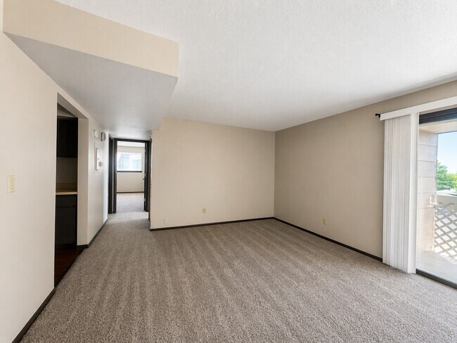 1BR, 1BA-760SF
