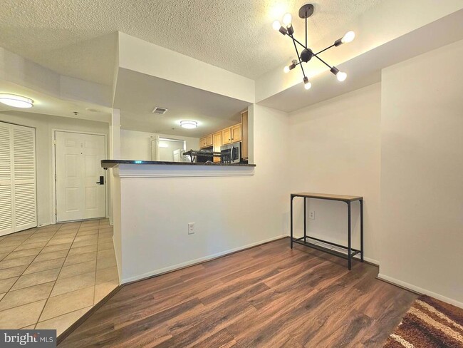 Building Photo - 1001 N Vermont St Unit 604 Rental