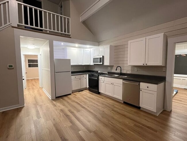 Photo - 2135 Turnpike Rd