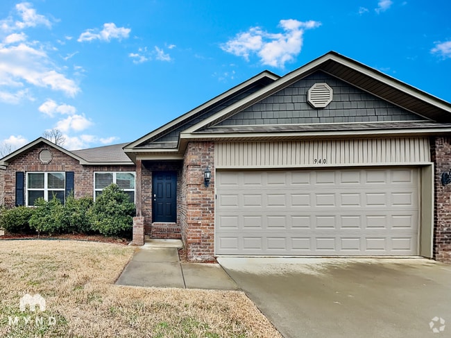 Building Photo - 940 Pinehurst Loop Rental
