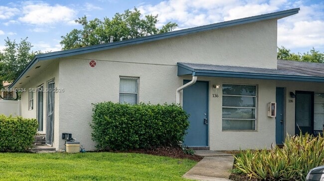 Building Photo - 3000 NW 5th Terrace Unit 136