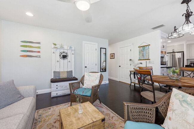 Building Photo - 36 Weeden St