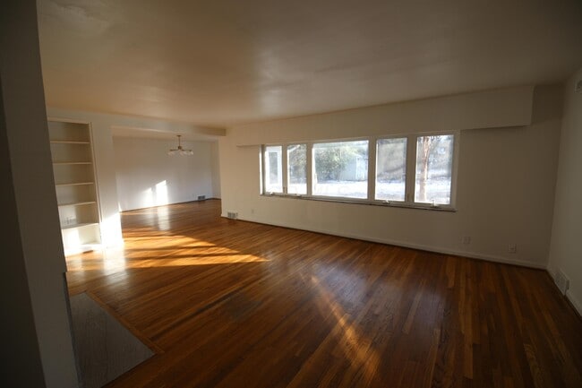 Photo - 3191 E Broad St