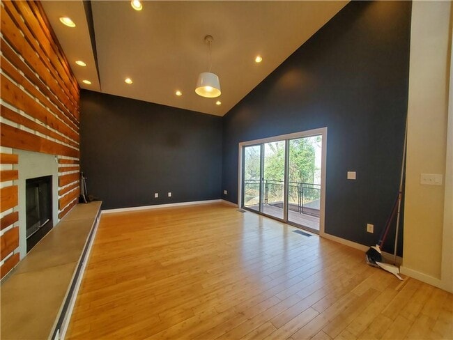 Photo - 1908 Lomita Rd SE