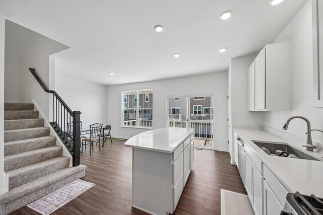 Photo - 1109 Atterberg Rd