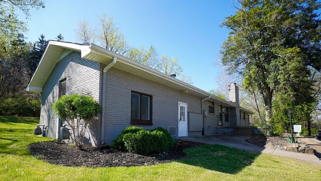 Building Photo - Sycamore Villas