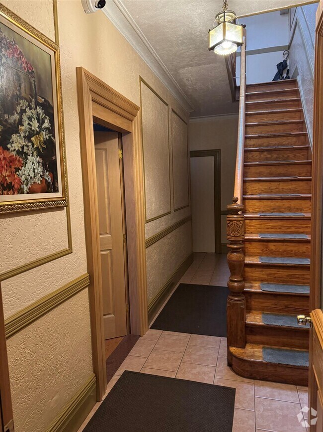 Building Photo - 60-48-60-71 71st Ave Rental