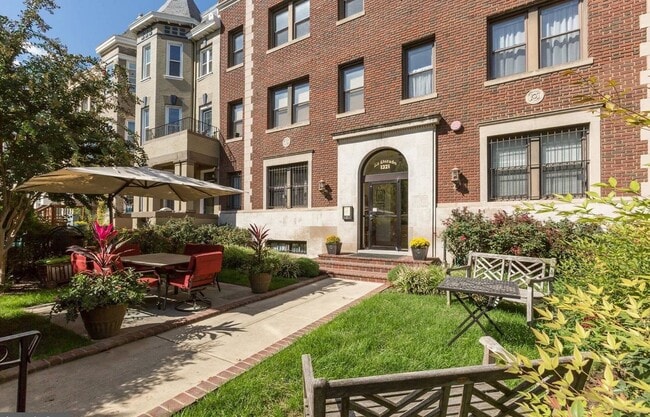 Photo - 1321 Fairmont St NW