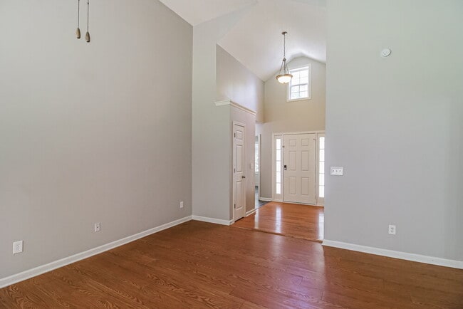 Photo - 128 Paxton Pl