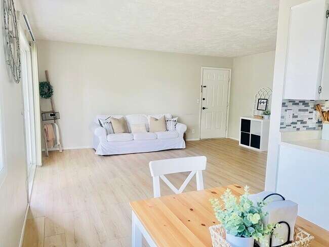 Dining Area - 730 Tyra Dr Unit 730