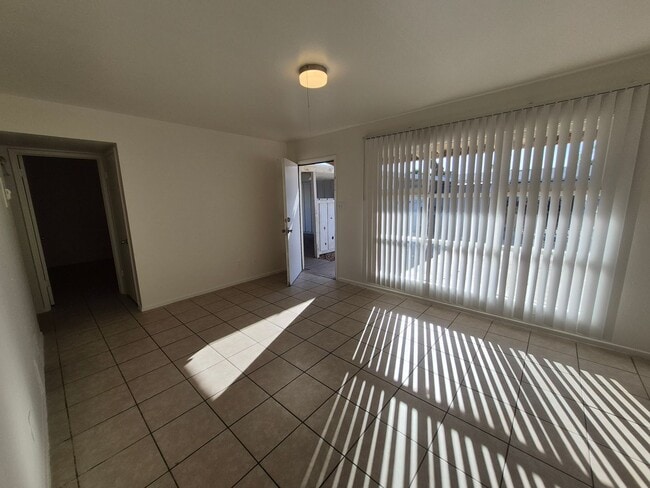 Building Photo - 160 Unit 160