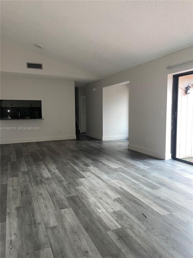 Photo - 4300 Landar Dr