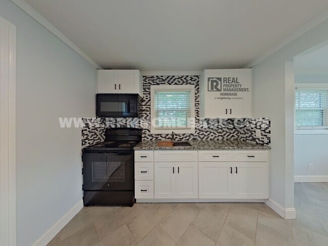 Photo - 360 Virtual Tour! 2 bed, 1 bath on large l...