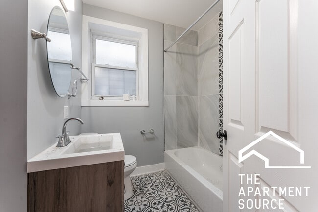 Photo - 1624 W Beach Ave Unidad 2R