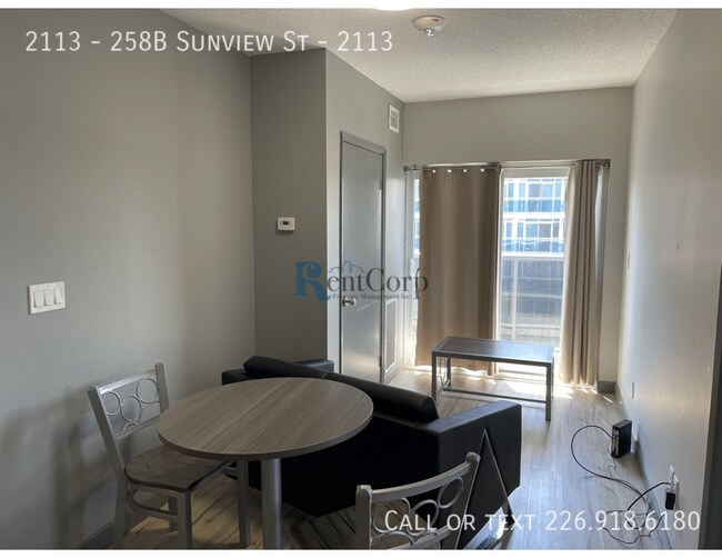 Photo - 258B-258B Sunview St