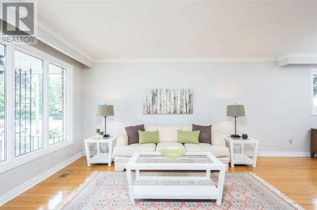 Photo - 275 Hounslow Ave