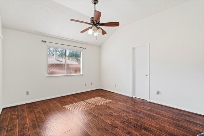 Building Photo - 806 N Willow Dr