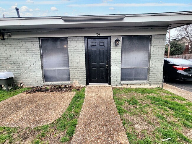 Photo - 618 W 51st St Unit 104