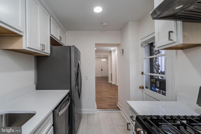 Building Photo - 116 S Durham St Rental