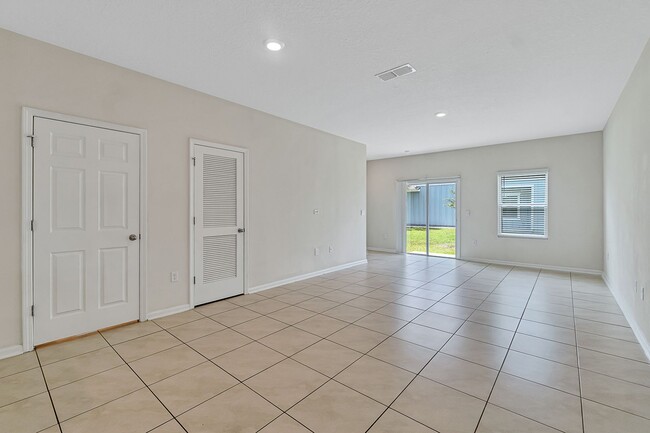 Photo - 920 Observatory Pkwy