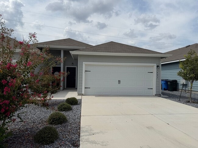 3403 Lindsay Ln