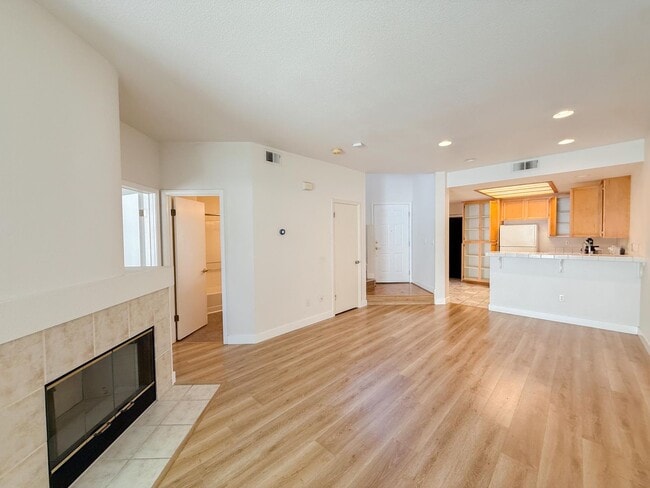 Photo - Richmond Marina Bay 3 Bed 3 Bath Townhome in Gated Bay Front Community