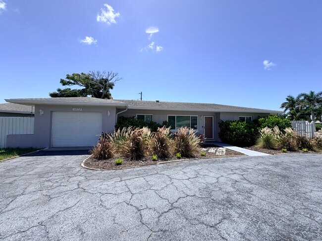 Photo - 10972 90th Ave