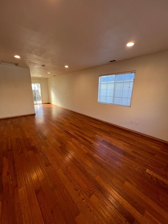Photo - 2016 17 Street - Stylish 2BD/2BA Duplex | ...